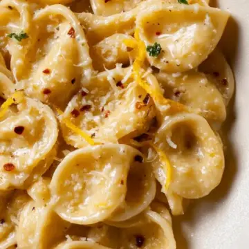 Creamy roast garlic and lemon pasta sauce