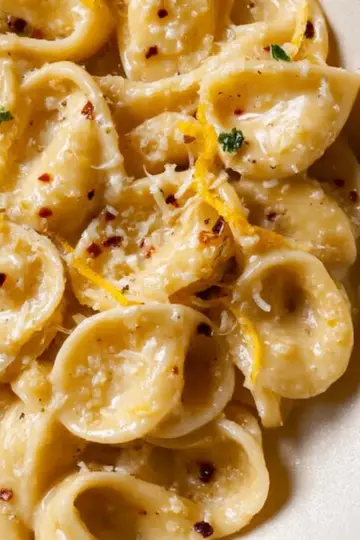 Creamy roast garlic and lemon pasta sauce