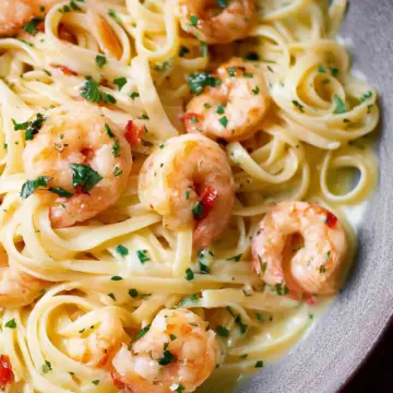 Creamy Garlic Prawn Pasta