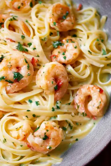 Creamy Garlic Prawn Pasta