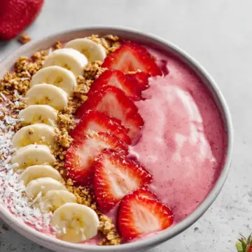 Strawberry Banana Smoothie Bowl