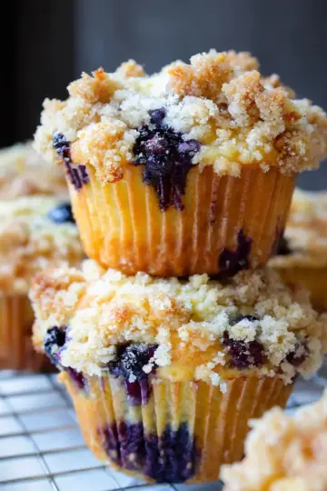 Streusel-Topped Blueberry Muffins